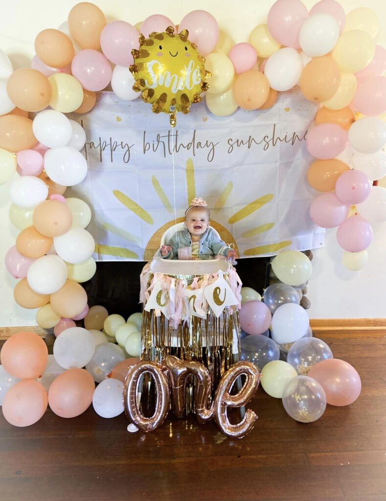 balloon garland for sunshine birthday party