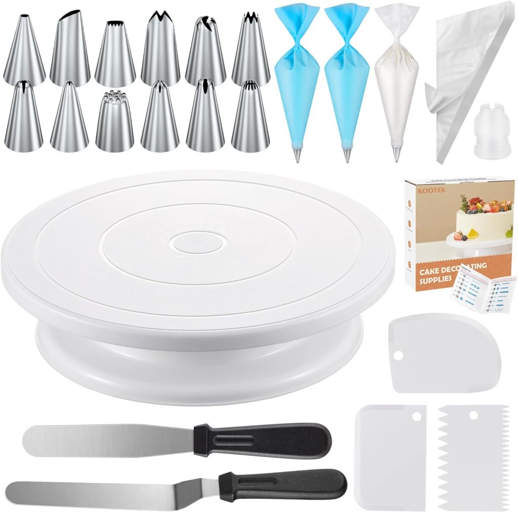 Cake decorating set including turn table