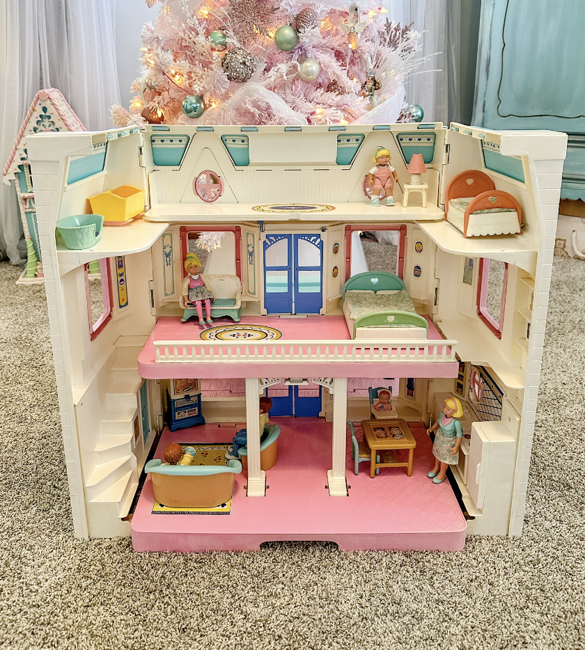 Inside the 1993 Loving Family Dream Folding Dollhouse